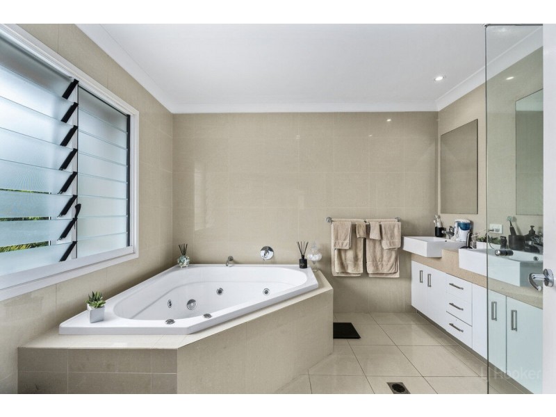 2/30 Ocean Street, Runaway Bay QLD 4216