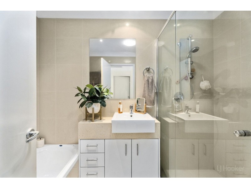 2/30 Ocean Street, Runaway Bay QLD 4216