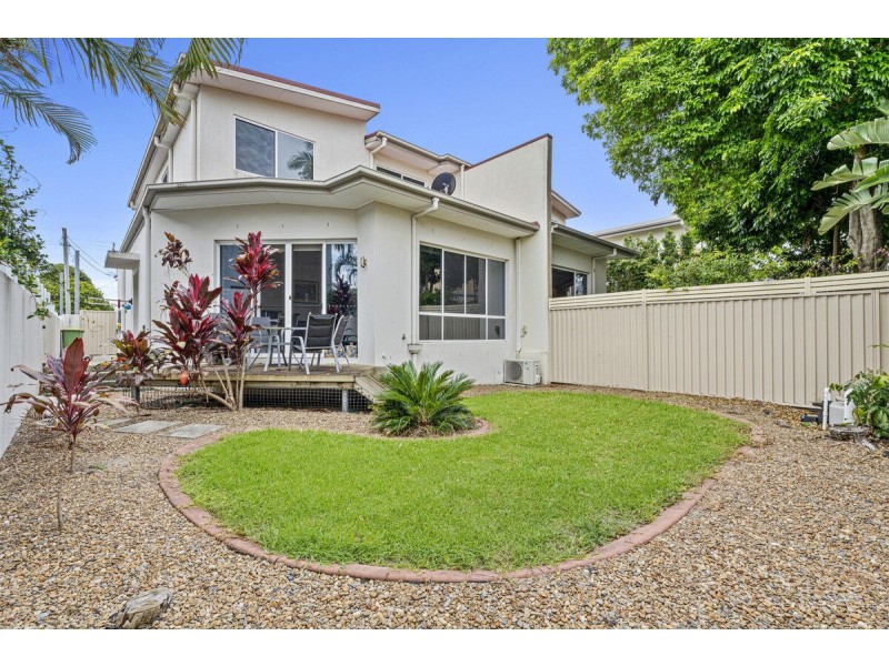 2/30 Ocean Street, Runaway Bay QLD 4216