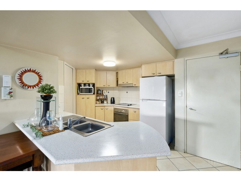 207/392 Marine Parade, Labrador QLD 4215