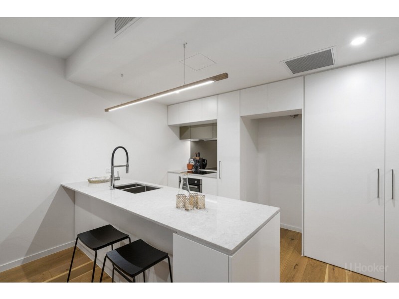 305/110 Frank Street, Labrador QLD 4215