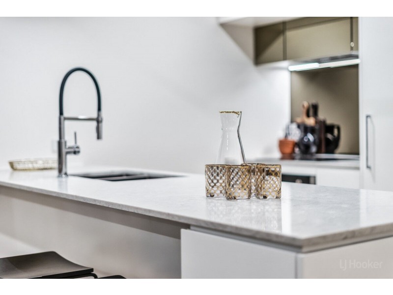 305/110 Frank Street, Labrador QLD 4215