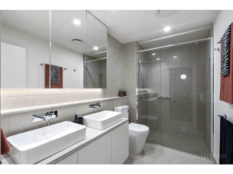 305/110 Frank Street, Labrador QLD 4215