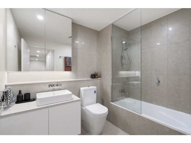 305/110 Frank Street, Labrador QLD 4215