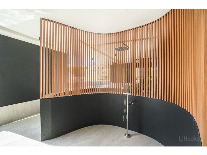 305/110 Frank Street, Labrador QLD 4215