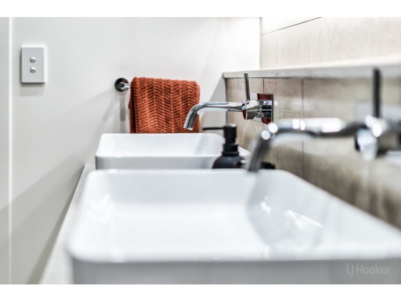 305/110 Frank Street, Labrador QLD 4215