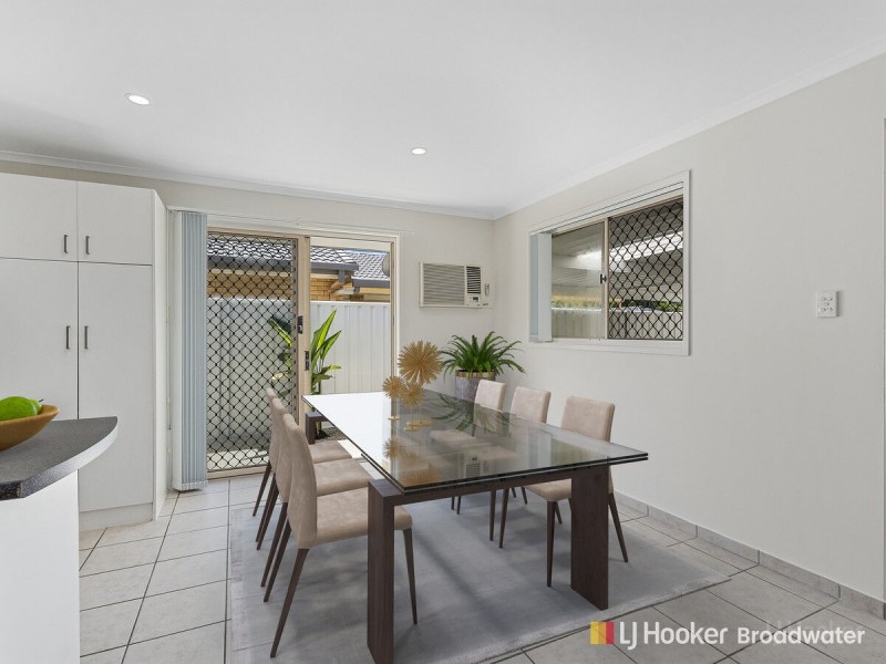 2/144 Kumbari Avenue, Labrador QLD 4215