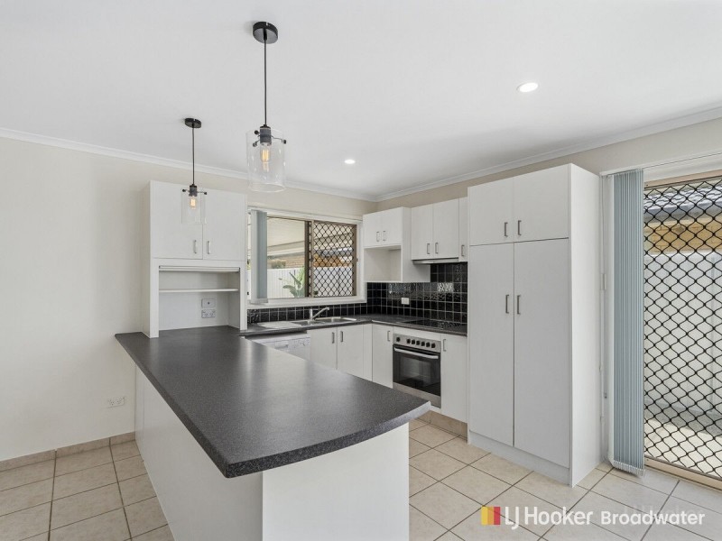 2/144 Kumbari Avenue, Labrador QLD 4215