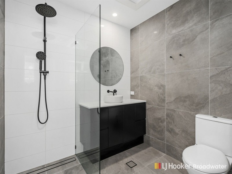 2/144 Kumbari Avenue, Labrador QLD 4215