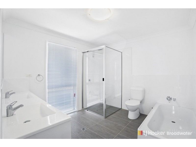 1/172 Muir Street, Labrador QLD 4215