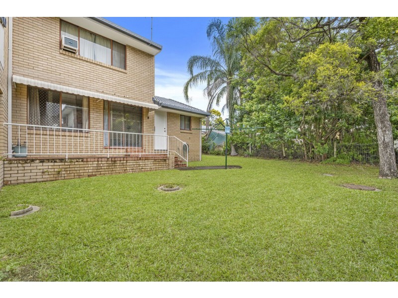 2/36 Government Road, Labrador QLD 4215