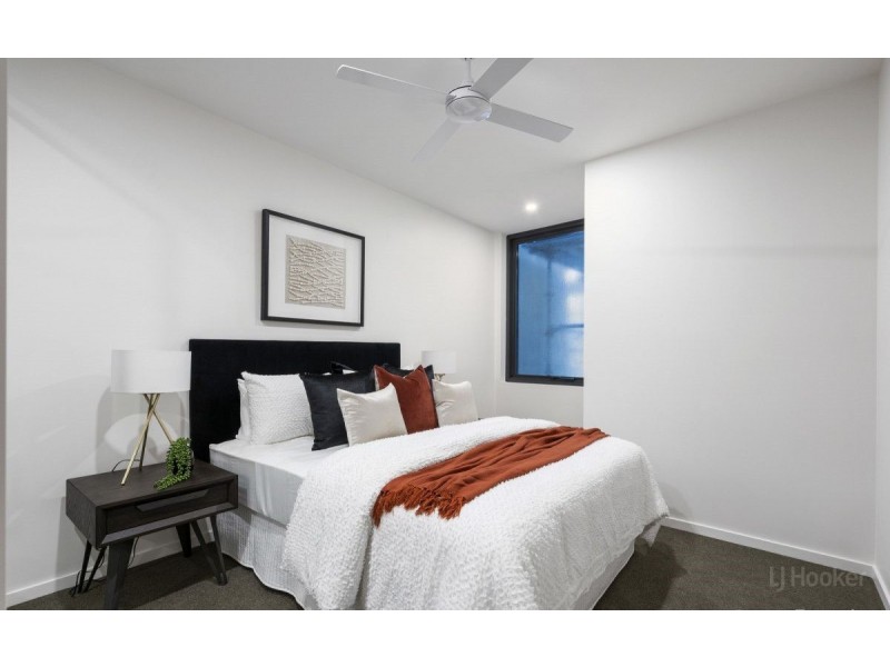 310/110 Frank Street, Labrador QLD 4215