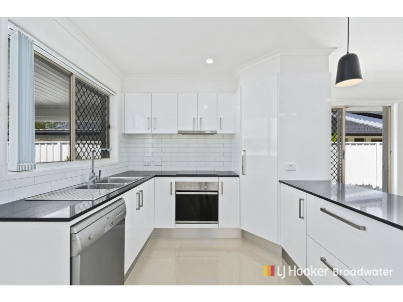 1/146 Kumbari Avenue, Labrador QLD 4215