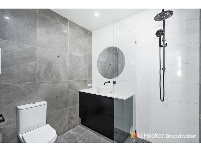 1/146 Kumbari Avenue, Labrador QLD 4215
