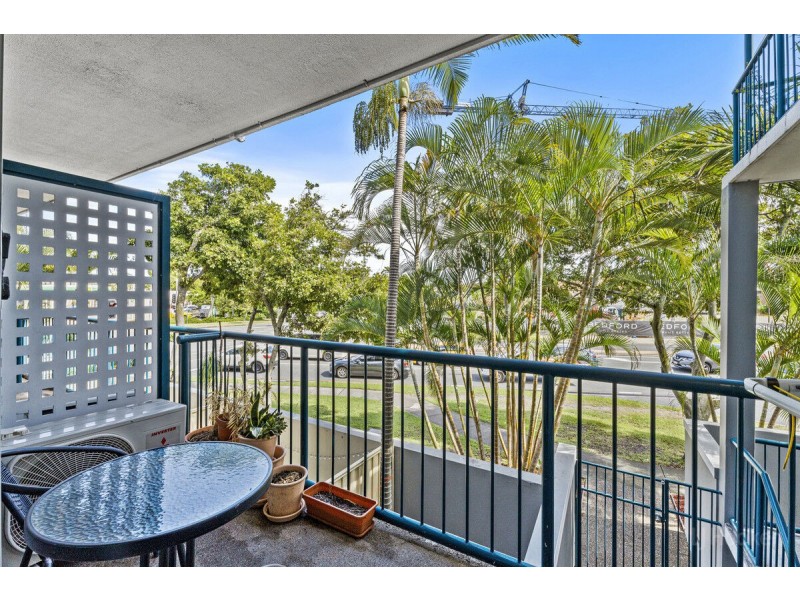 16/125 Frank Street, Labrador QLD 4215