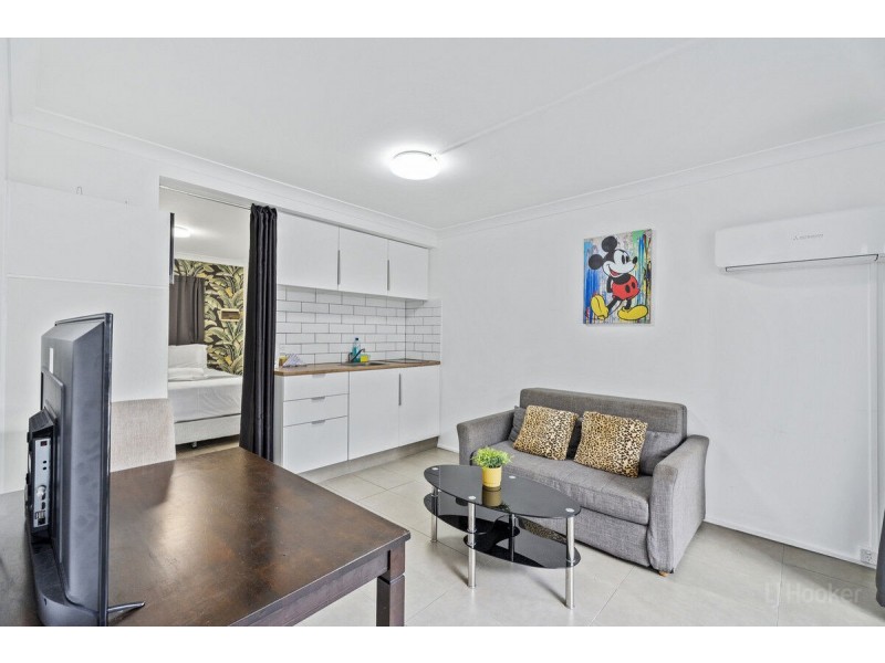 16/125 Frank Street, Labrador QLD 4215