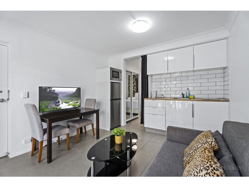 16/125 Frank Street, Labrador QLD 4215