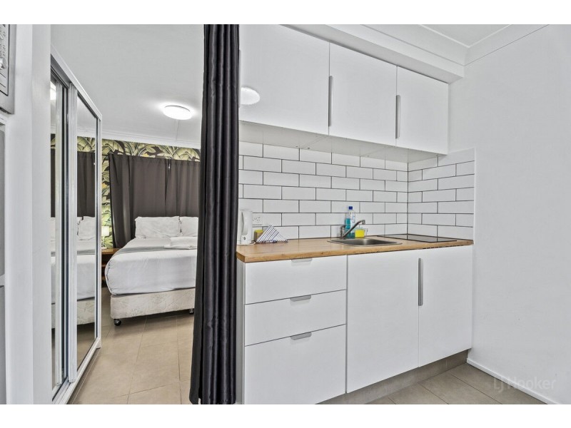 16/125 Frank Street, Labrador QLD 4215