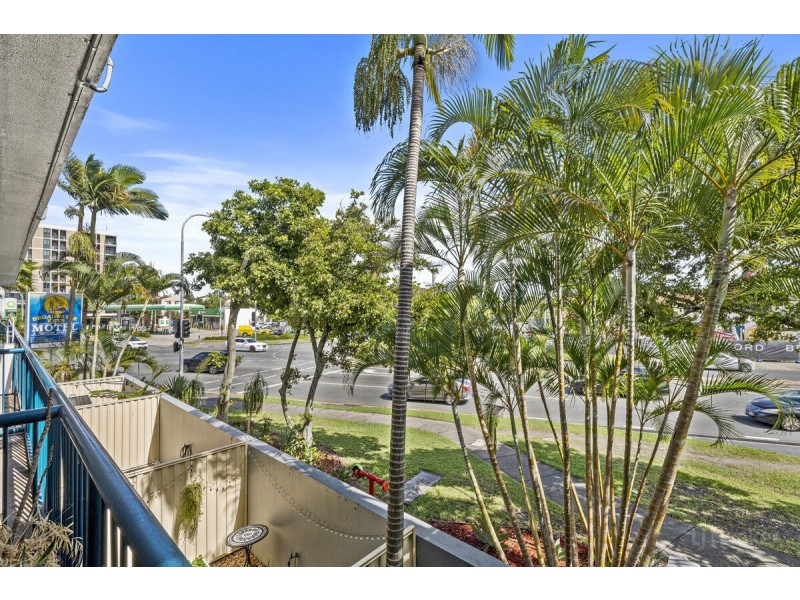 16/125 Frank Street, Labrador QLD 4215