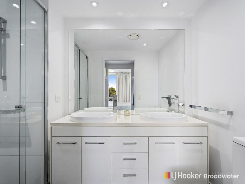 305/20 Labrador Street, Labrador QLD 4215