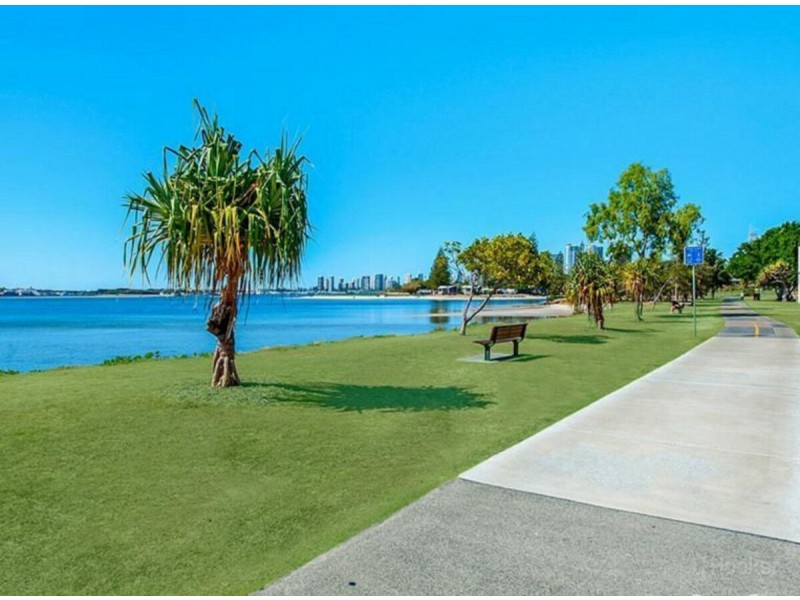 8/198 Marine Parade, Labrador QLD 4215