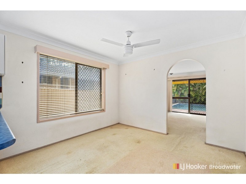 1/11 Davebill Court, Labrador QLD 4215