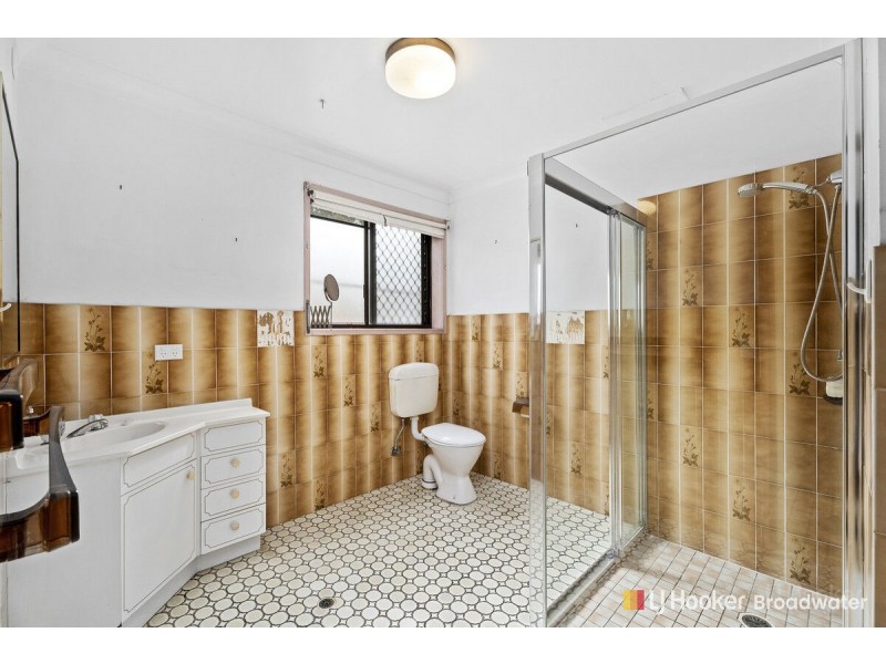 1/11 Davebill Court, Labrador QLD 4215