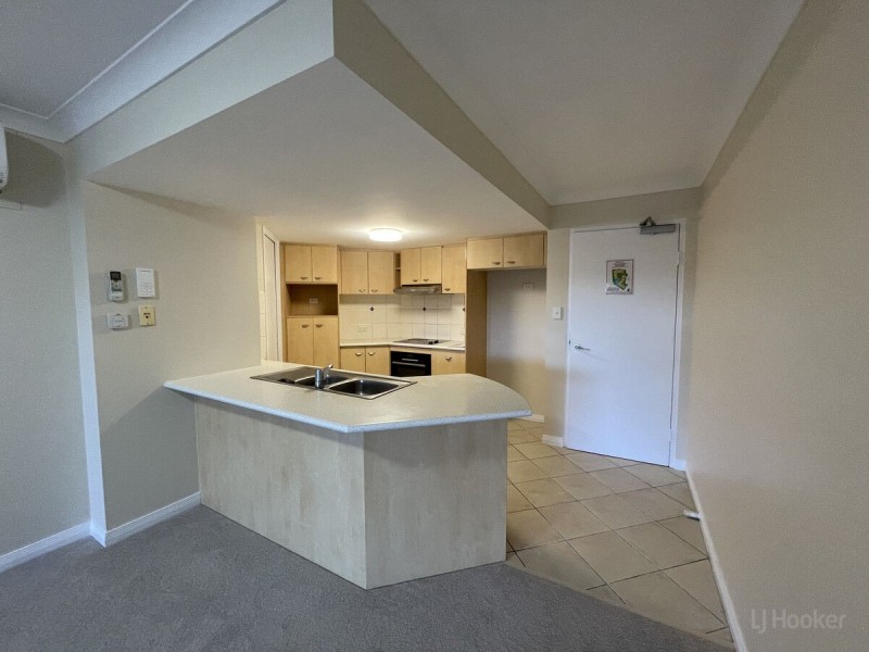 207/392 Marine Parade, Labrador QLD 4215