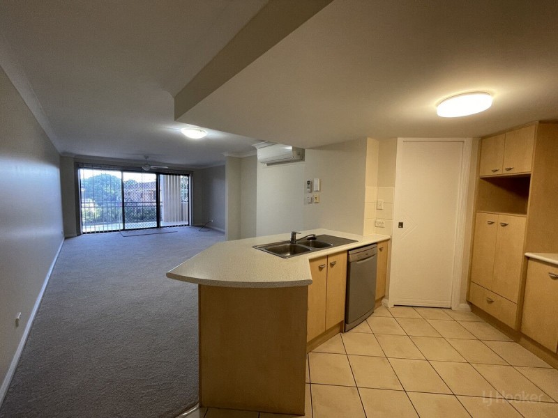 207/392 Marine Parade, Labrador QLD 4215