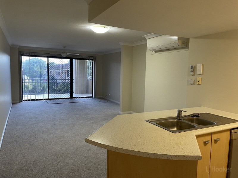 207/392 Marine Parade, Labrador QLD 4215