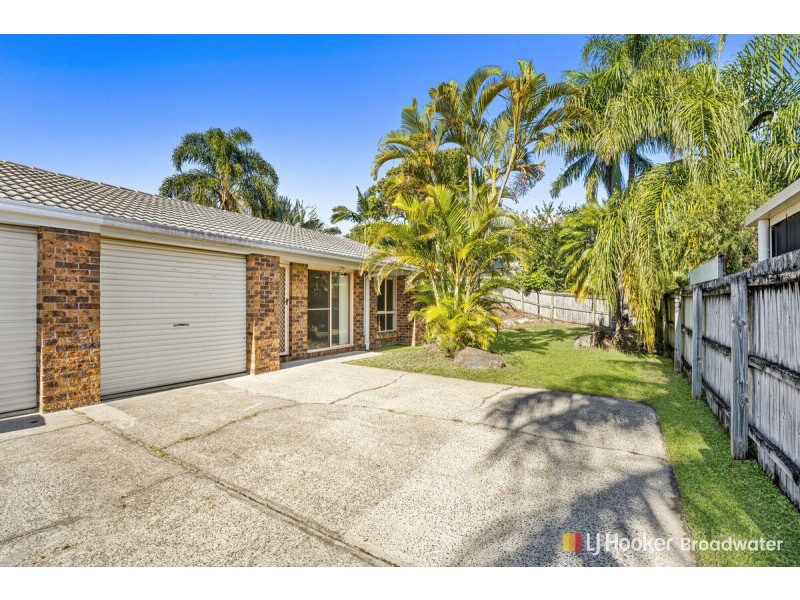 2/5 Melanie Place, Labrador QLD 4215