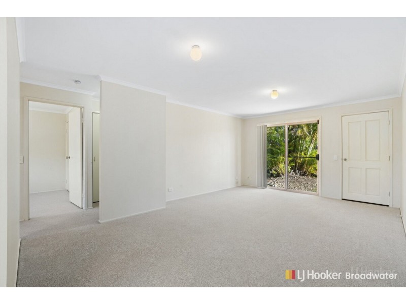 2/5 Melanie Place, Labrador QLD 4215