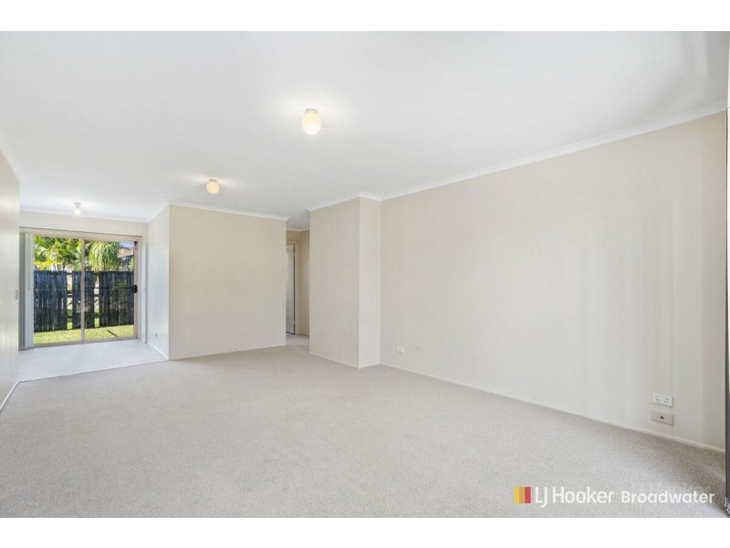2/5 Melanie Place, Labrador QLD 4215
