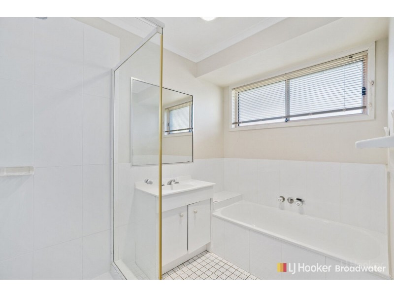2/5 Melanie Place, Labrador QLD 4215