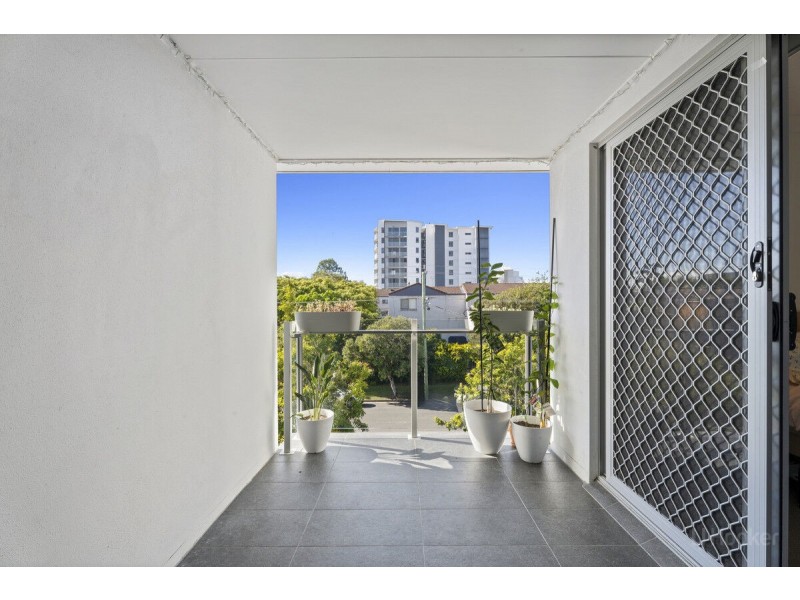 14/14-16 Proud Street, Labrador QLD 4215