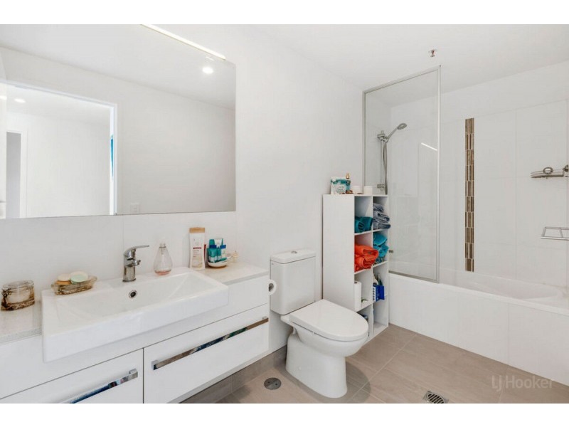 1211/17 Bath Street, Labrador QLD 4215