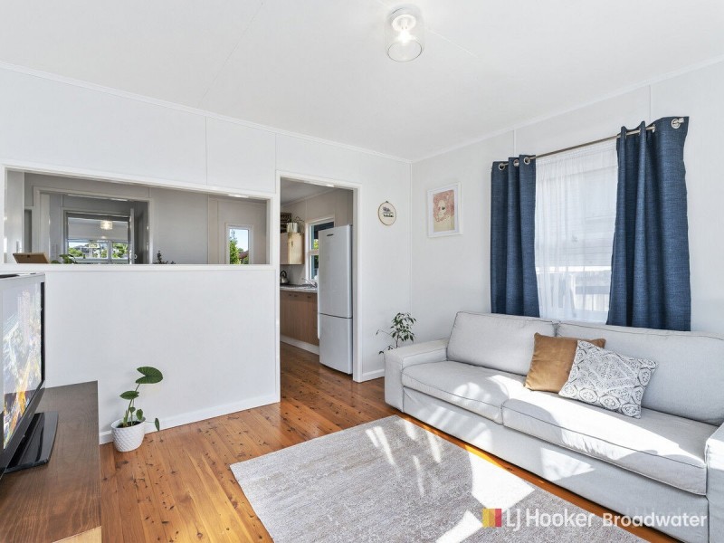 6 Horder Avenue, Labrador QLD 4215
