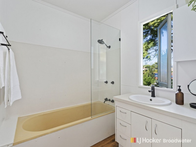 6 Horder Avenue, Labrador QLD 4215