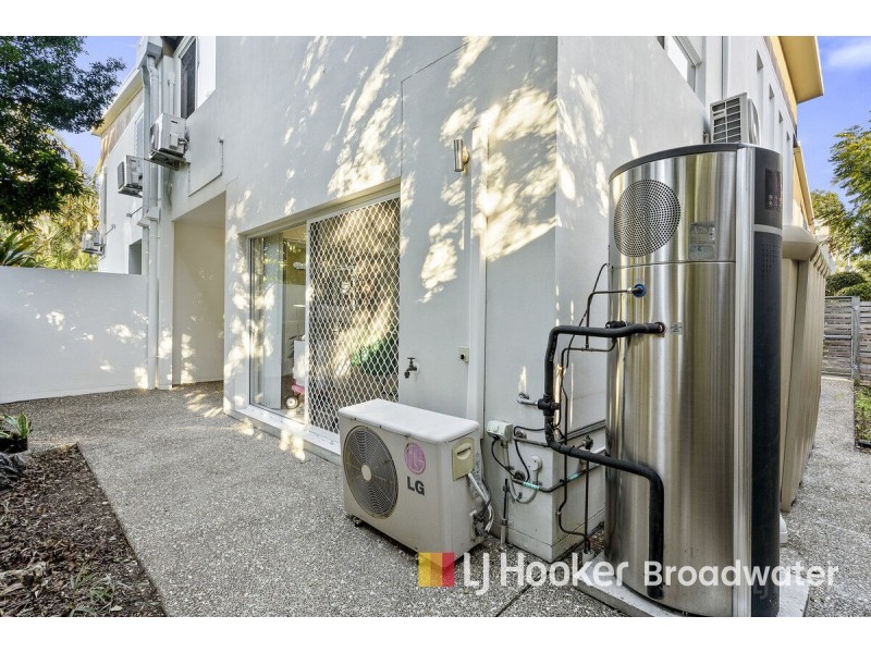 4/127 Pohlman Street, Southport QLD 4215