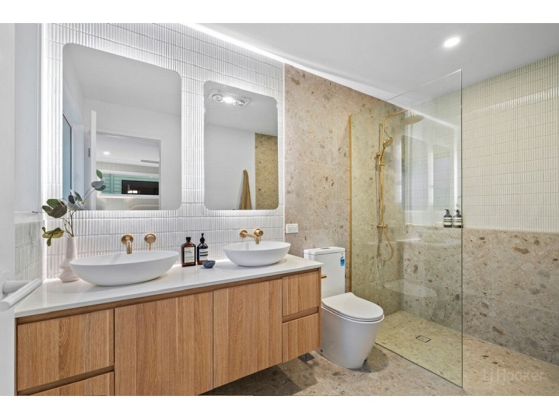 2/4 Teresa Lane, Labrador QLD 4215