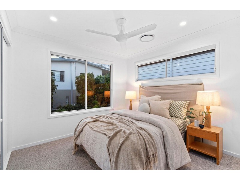 2/4 Teresa Lane, Labrador QLD 4215