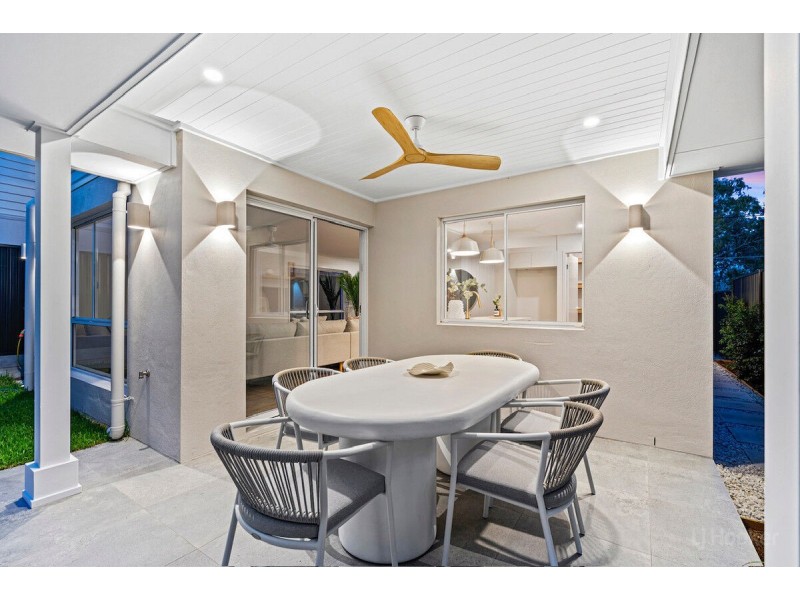 2/4 Teresa Lane, Labrador QLD 4215