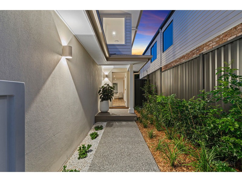 2/4 Teresa Lane, Labrador QLD 4215