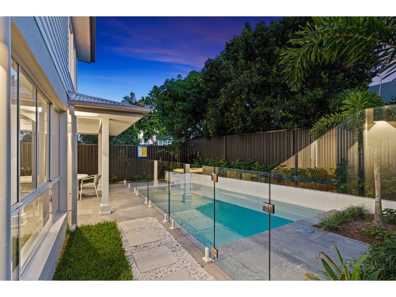 2/8 Teresa Lane, Labrador QLD 4215