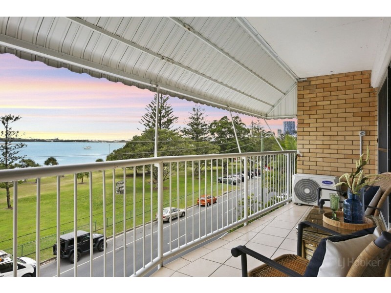 27/224 Marine Parade, Labrador QLD 4215