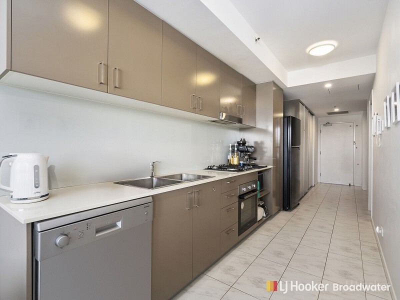 504/17 Bath Street, Labrador QLD 4215