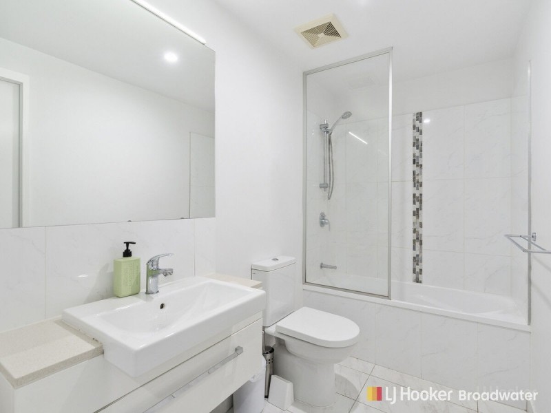504/17 Bath Street, Labrador QLD 4215