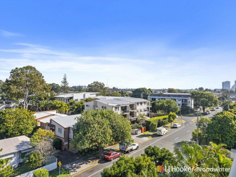 504/17 Bath Street, Labrador QLD 4215