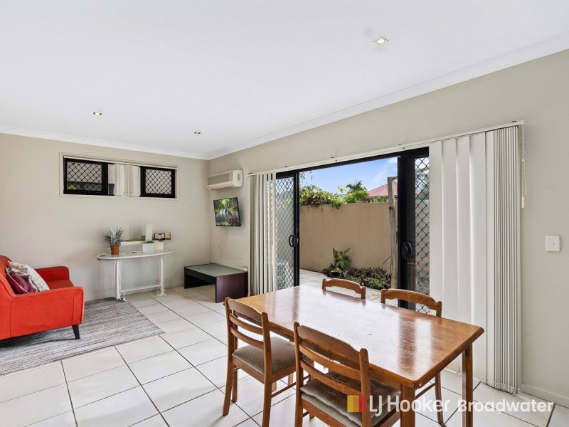 2/33 Harley Street, Labrador QLD 4215