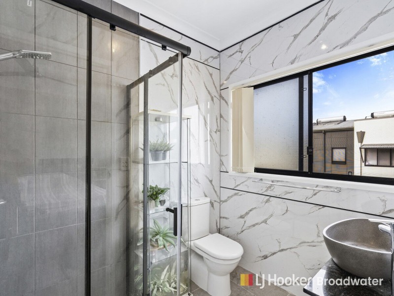 2/33 Harley Street, Labrador QLD 4215